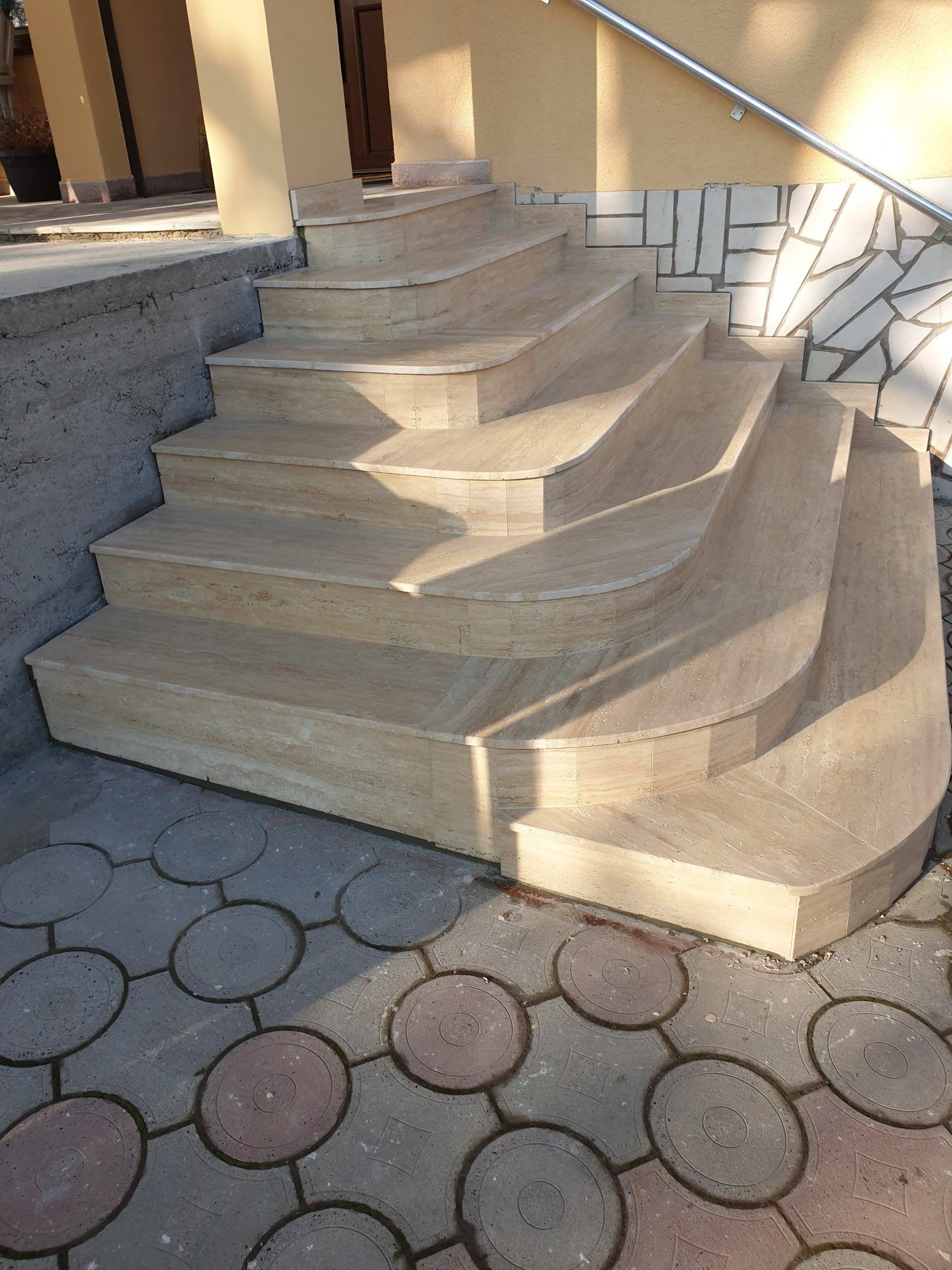 Stepenice od travertina oblaganje