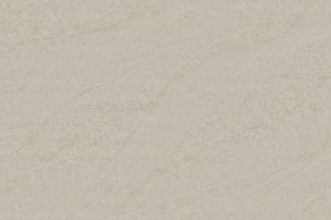 Puna ploča Technistone Emperador Beige Matt kvarca u svetloj bež boji sa suptilnim svetlim venama.